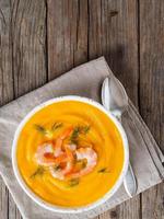 deliciosa sopa de crema de calabaza foto