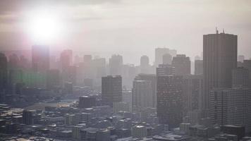 skyline luchtfoto bij zonsondergang met wolkenkrabbers video