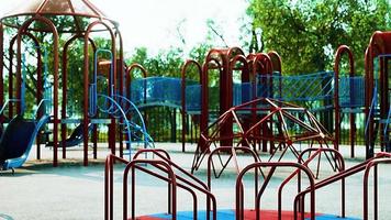 parque infantil vacío en el parque video