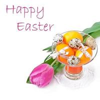 felices pascuas - flores y huevos coloridos foto