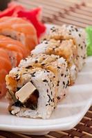 comida japonesa - sushi y sashimi foto