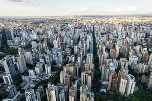 vista aérea de la ciudad de belo horizonte, en minas gerais, brasil. foto