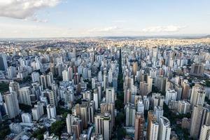 vista aérea de la ciudad de belo horizonte, en minas gerais, brasil. foto