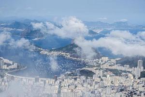 vista del pan de azúcar, el corcovado y la bahía de guanabara, río de janeiro, brasil foto