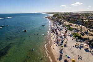 vista aérea de la playa francesa o praia do frances, aguas claras, maceio, alagoas. región noreste de brasil. foto