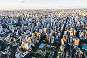 vista aérea de la ciudad de belo horizonte, en minas gerais, brasil. foto