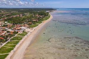 vista aérea de la playa sao miguel dos milagres, alagoas, brasil. foto