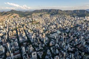 vista aérea de la ciudad de belo horizonte, en minas gerais, brasil. foto