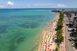 vista aérea de playas en maceio, alagoas, región noreste de brasil. foto