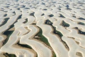 parque nacional lencois maranhenses. paisaje de dunas y lagos de agua de lluvia. barreirinhas, ma, brasil. foto