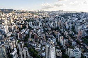 vista aérea de la ciudad de belo horizonte, en minas gerais, brasil. foto