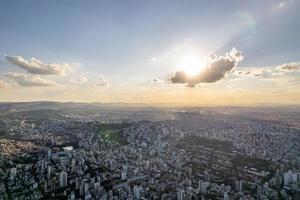 vista aérea de la ciudad de belo horizonte, en minas gerais, brasil. foto