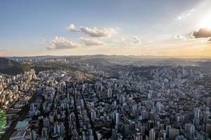 vista aérea de la ciudad de belo horizonte, en minas gerais, brasil. foto