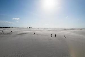 parque nacional lencois maranhenses. paisaje de dunas y lagos de agua de lluvia. barreirinhas, ma, brasil. foto