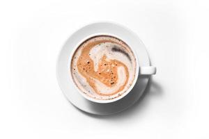 Taza de café capuchino sobre un fondo blanco, full frame foto