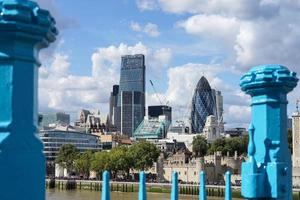 Londres, Reino Unido, 2014. vista del horizonte de la ciudad de Londres desde el puente de la torre foto