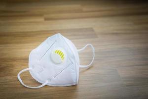 mascarilla médica para proteger la contaminación del aire pm 2.5 y coronavirus-19 foto