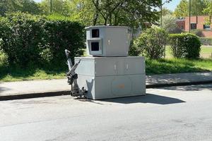 Cámara de velocidad móvil vehículo estacionado al borde de la carretera como trampa de radar en Alemania foto