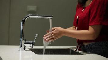 lavarse las manos. limpieza de manos. higiene video