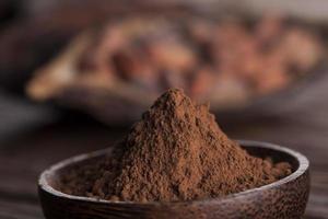 granos de cacao y fondo de postre de comida y polvo