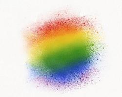 concepto de textura de acuarela del mes del orgullo lgbt. fondo de aerosol de pintura con pincel de arco iris
