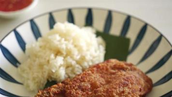 stekt kyckling med sticky rice och kryddig söt sås video