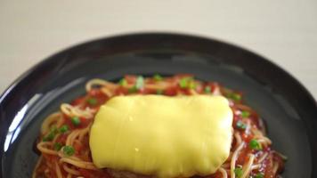 salsa de tomate espagueti con hamburguesa y queso video