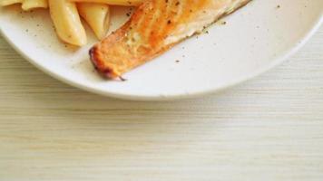 grilled salmon fillet with penne pasta tomato cream sauce video