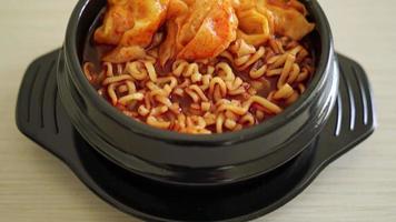 Korean instant noodles with dumplings - Korean food style video