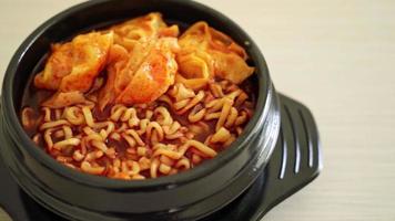 Korean instant noodles with dumplings - Korean food style video