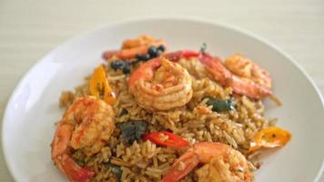 shrimps fried rice with herbs and spices - Asian food style video