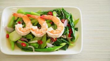 Spicy Chinese Kale Salad with Shrimp - Asian food style video