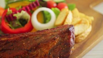 grill barbecue pork spare ribs with vegetables video