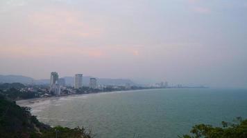 Hua Hin City Scape Skyline in Thailand bei Sonnenuntergang