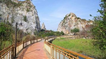 parc de pierre de khao gnu à ratchaburi en thaïlande