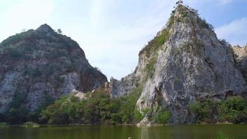 khao gnu stone park bei ratchaburi in thailand video