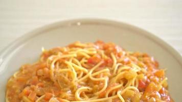 spaghetti pasta with creamy tomato sauce or pink sauce
