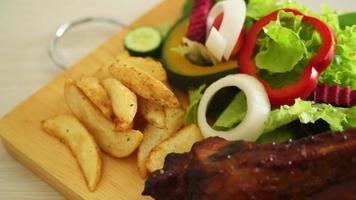 grill barbecue pork spare ribs with vegetables video