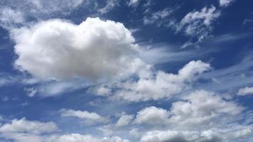 nuages blancs et ciel video