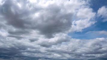 weiße Wolken und Himmel video