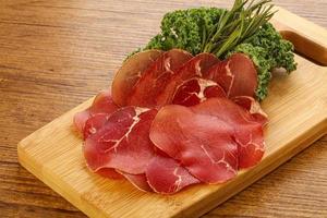 cocina italiana - bresaola di milano foto