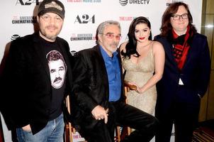 los angeles 22 de febrero, adam rifkin, burt reynolds, ariel winter, clark duke en el estreno de la última estrella de cine en el teatro egipcio el 22 de febrero de 2018 en los angeles, ca foto