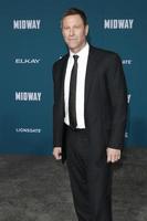 los angeles 5 de noviembre, aaron eckhart en el estreno de midway en el teatro del pueblo el 5 de noviembre de 2019 en westwood, ca foto