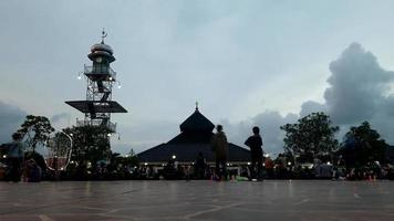 Zeitraffer der großen Moschee oder Masjid Agung Demak video