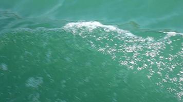 gros plan sur la mer des eaux de Galilée video