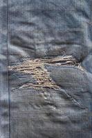 las reparaciones de jeans son artísticas. foto