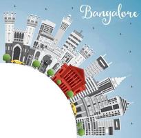 horizonte de bangalore con edificios grises, cielo azul y espacio para copiar. vector