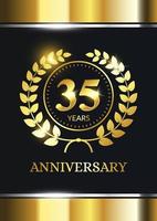 Celebración de aniversario de 35 años. plantilla de celebración de lujo con decoración dorada sobre fondo negro. elegante plantilla vectorial para tarjeta de invitación, celebración, tarjetas de felicitación y otros.