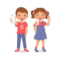 lindo niño y niña sosteniendo y mostrando un vaso de leche dando un gesto de pulgar hacia arriba con expresiones faciales positivas vector