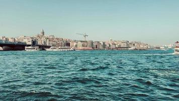 istanbul,türkei.april 15,2022.istanbul, die traumstadt zwischen den kontinenten europa und asien. blick auf die altstadt von istanbul am ufer des marmarameeres und des bosporus